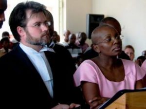 Ingabire en compagnie de son avocat Ingabire en compagnie de son avocat