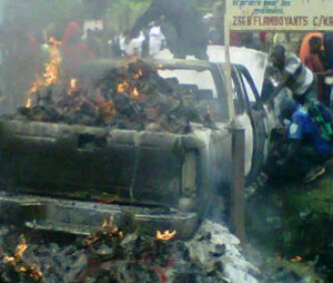 Jeep incendiée en RDC au motif qu'elle contenait des bulletins votes en faveur de Joseph Kabila