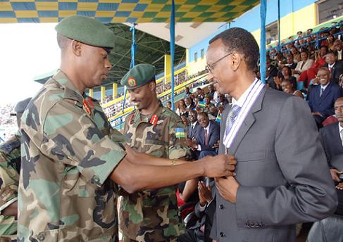 Kagame, Kabarebe et Charles Kayonga