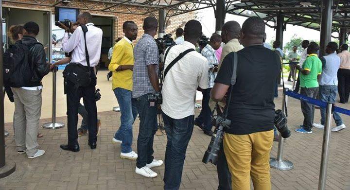Tous les médias rwandais étaient présents pour le retour au pays de l'Abbé Nahimana