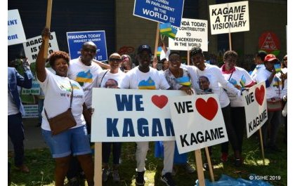 Des supporters de Paul Kagame manifestant à Bruxelles en juin 2019