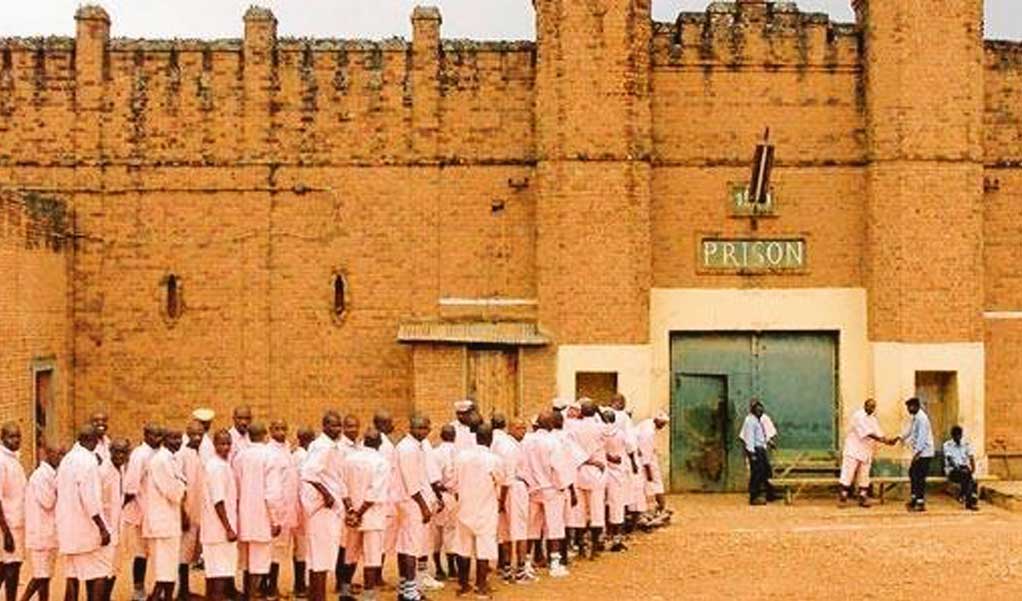 Rwanda : 1995-2005 ma jeunesse dans la prison de 1930